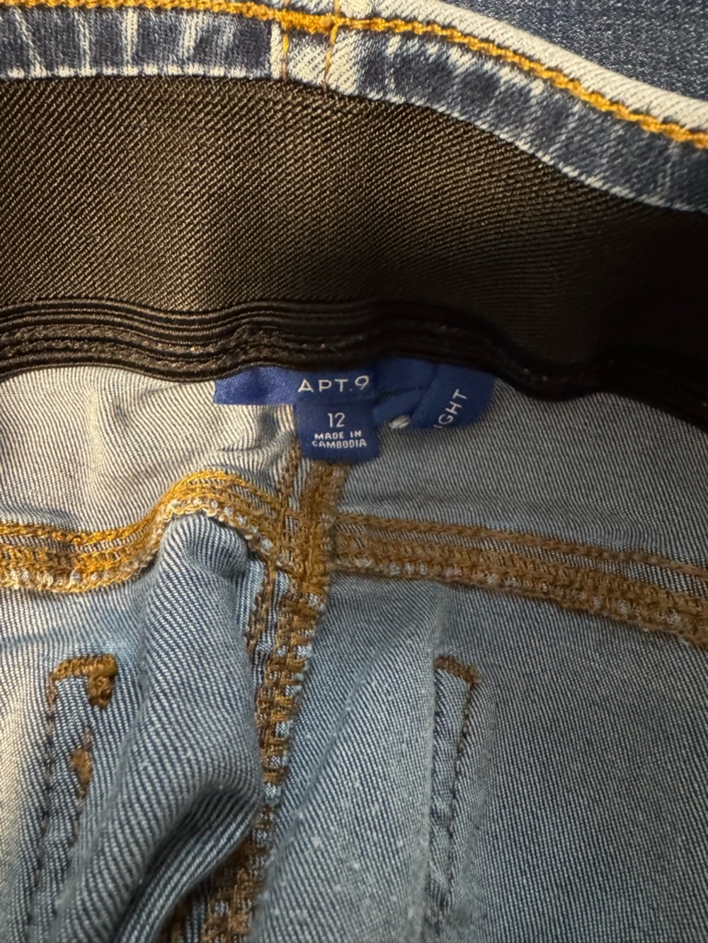 Apt. 9 Women’s Straight Leg Washed Blue Jeans - Picture 3 of 3